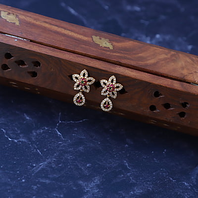 Floral design with Multistone Neckpiece