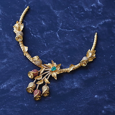 Antique Rose Model Neckpiece