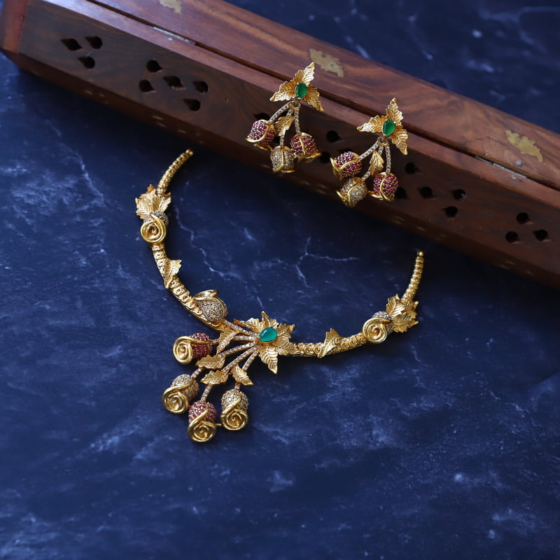 Antique Rose Model Neckpiece