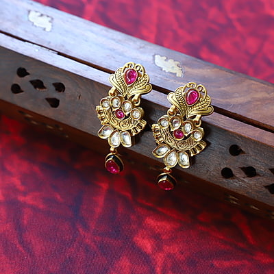 Antique Brass based with Kundan stone Neckpiece
