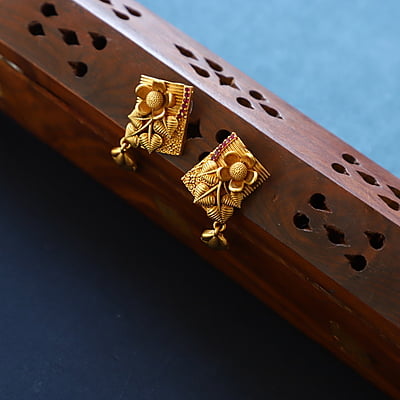 Floral and leaf design Pendant