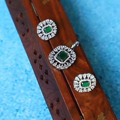 CZ Claw Pendant