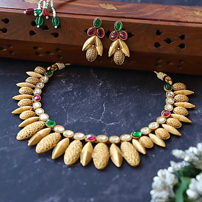 Antique Brass based Leaf desgin Neckpiece