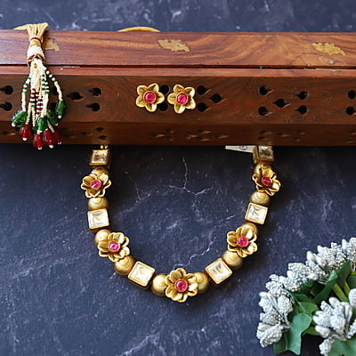 Antique High quality Floral desgin Neckpiece