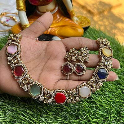 Unique Victorian Design Neckpiece
