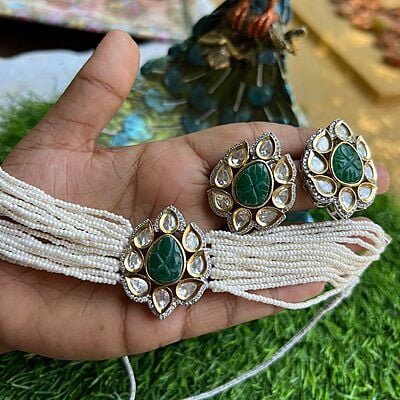 Pearl choker neckpiece with kundhan Pendant & Earings Pearl choker neckpiece with kundhan Pendant & Earings