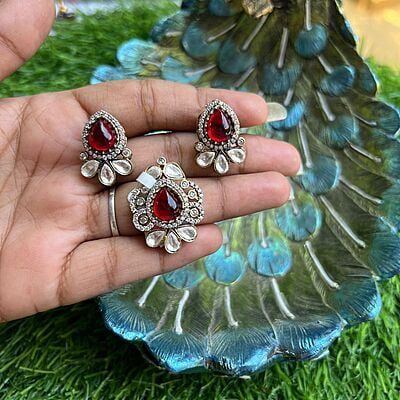 Gorgeous Victorian Pendant & Earing set Gorgeous Victorian Pendant & Earing set