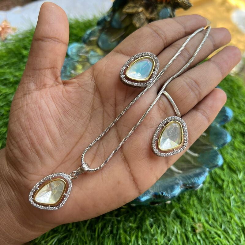 Antic silver chain with kundhan pendant & earings Antic silver chain with kundhan pendant & earings