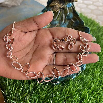 Uinque design Rose gold finished neckpiece - Oval design