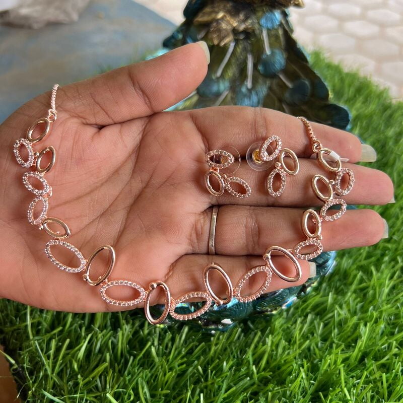 Uinque design Rose gold finished neckpiece - Oval design Uinque design Rose gold finished neckpiece - Oval design