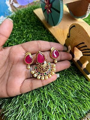 Ruby stone Pendant with Earings with Pearl drop