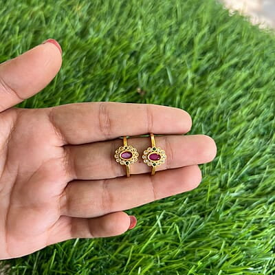 Oval design gold finished toe ring