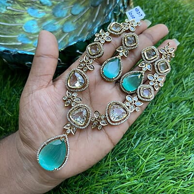 Elegant Victorian Necklace with Earings