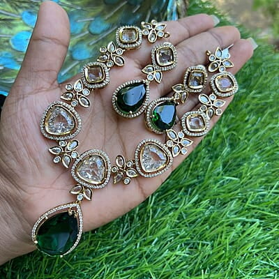 Elegant Victorian Necklace with Earings