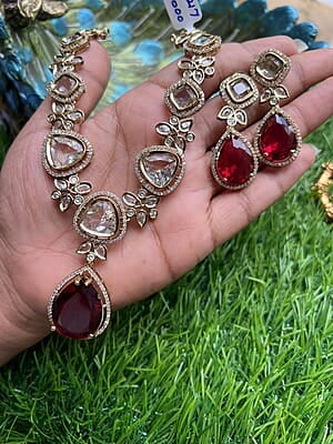 Elegant Victorian Necklace with Earings