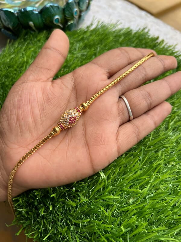 Unique trendy design mugappu chain