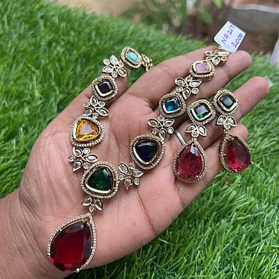 Elegant Victorian Necklace with Earings