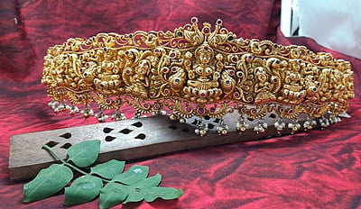 side peacock lakshmi design hipblet