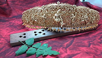 krishnar design with gold based hipblet