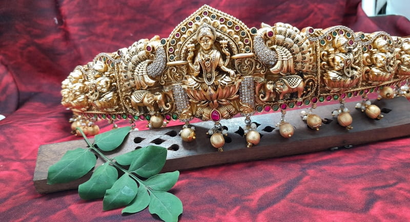 white stone with peacock design hipblet