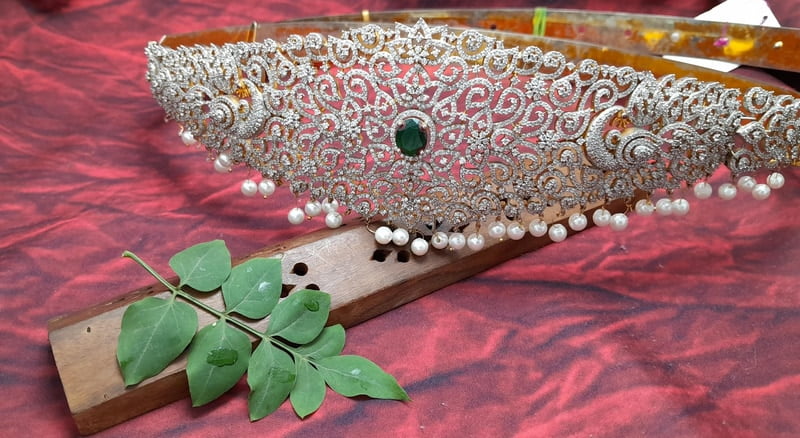 ad type gold based peacock design hipblet