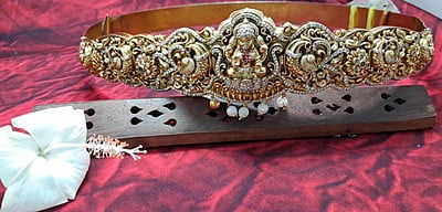 full white stone with white pearl design hipblet