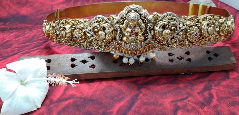 full white stone with white pearl design hipblet