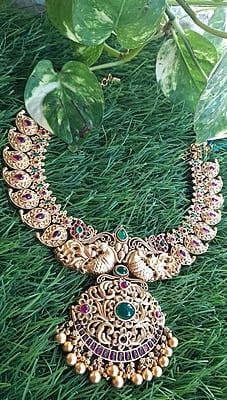center green stone with double peacock neckpiece