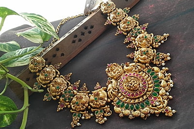 silver based gold type neckpiece