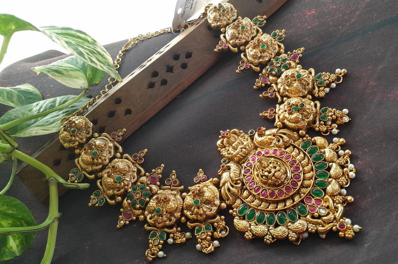 silver based gold type neckpiece