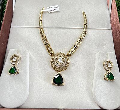 gold with victorian type single stone neckpiece