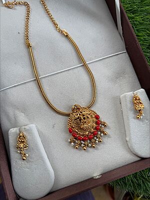 traditional lakshmi doller red and multi color neckpiece