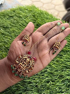 lakshmi design invisible chain