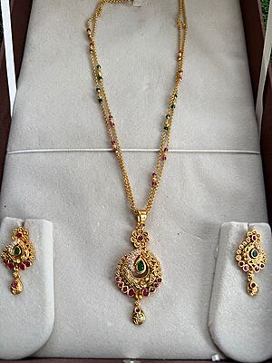 peacock flower design pendant set