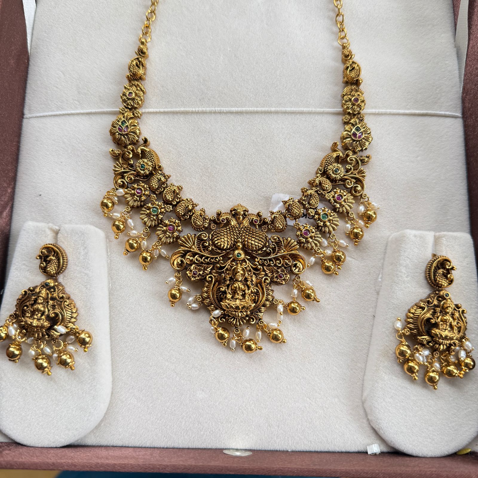 Leaf Design Neckpiece Leaf Design Neckpiece