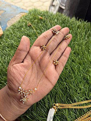 three pendant invisible chain