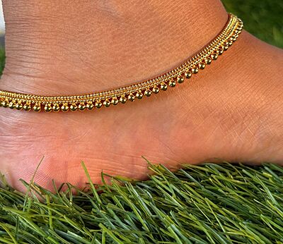 gold with small round design ankelts