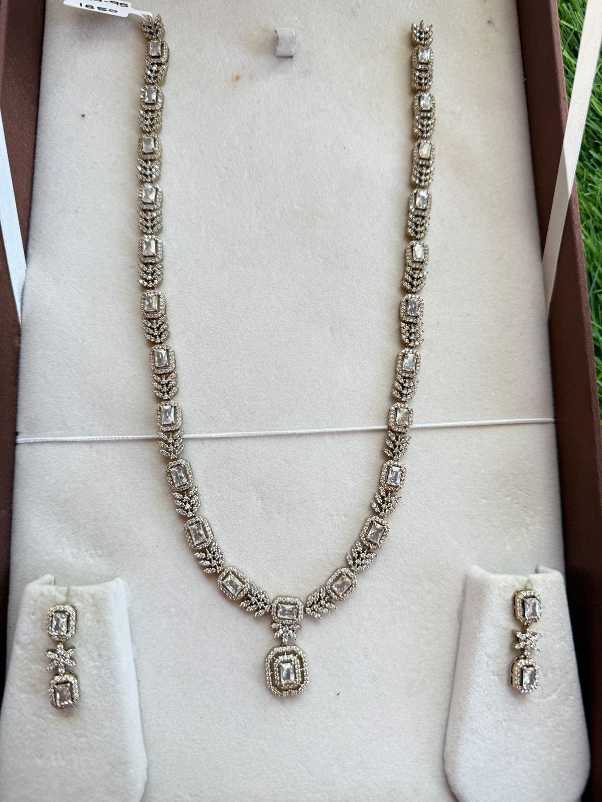 antic type leaf and ad stone long haram antic type leaf and ad stone long haram