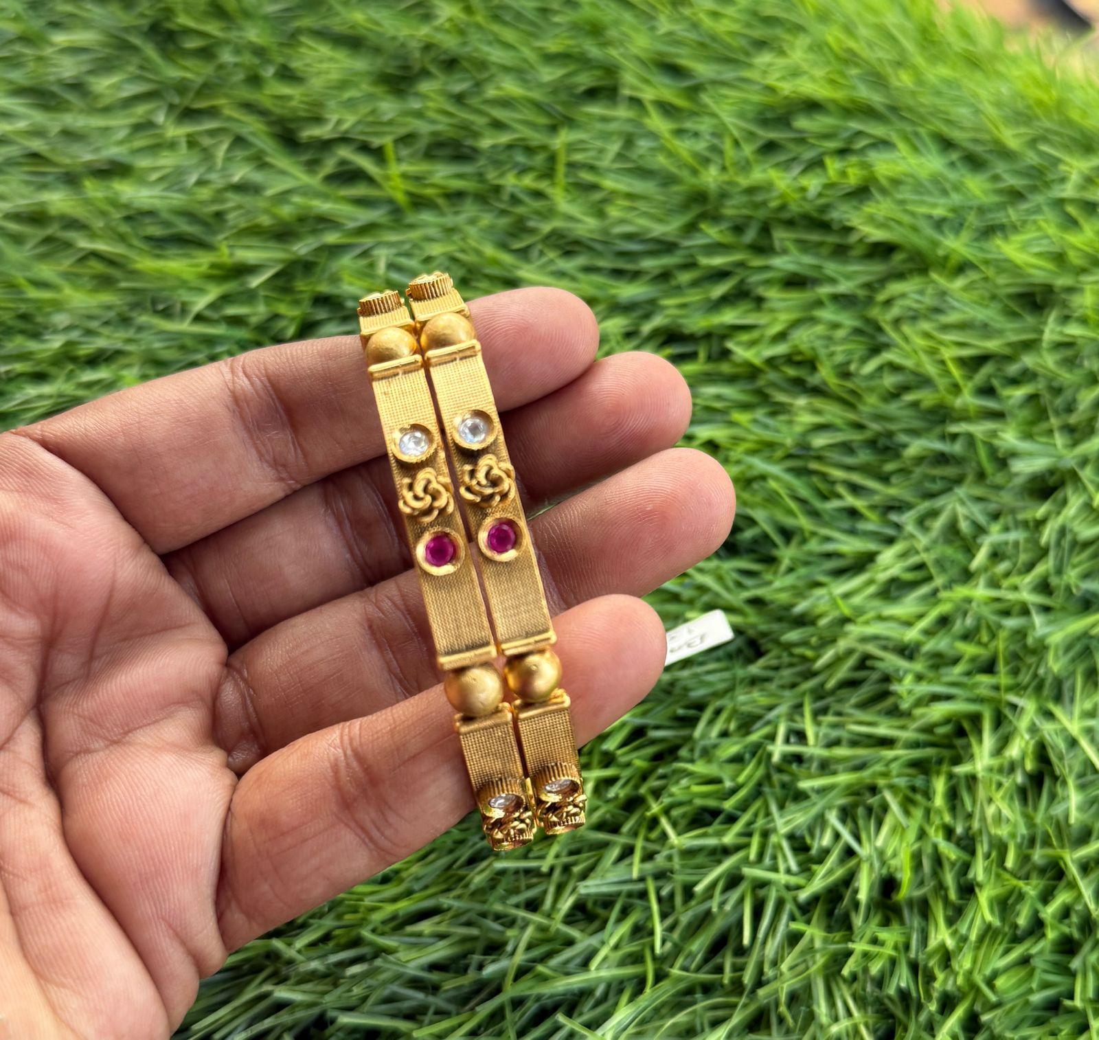 Trendy rose design bangle