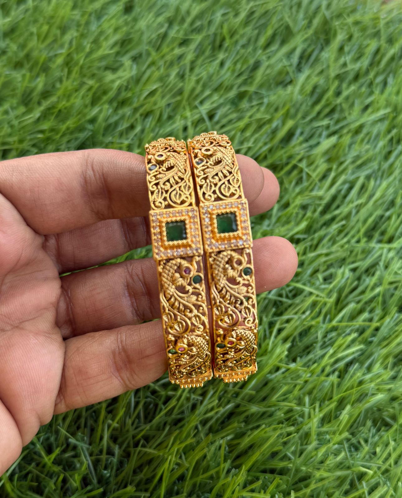 Peacock designed trendy antic Bangle