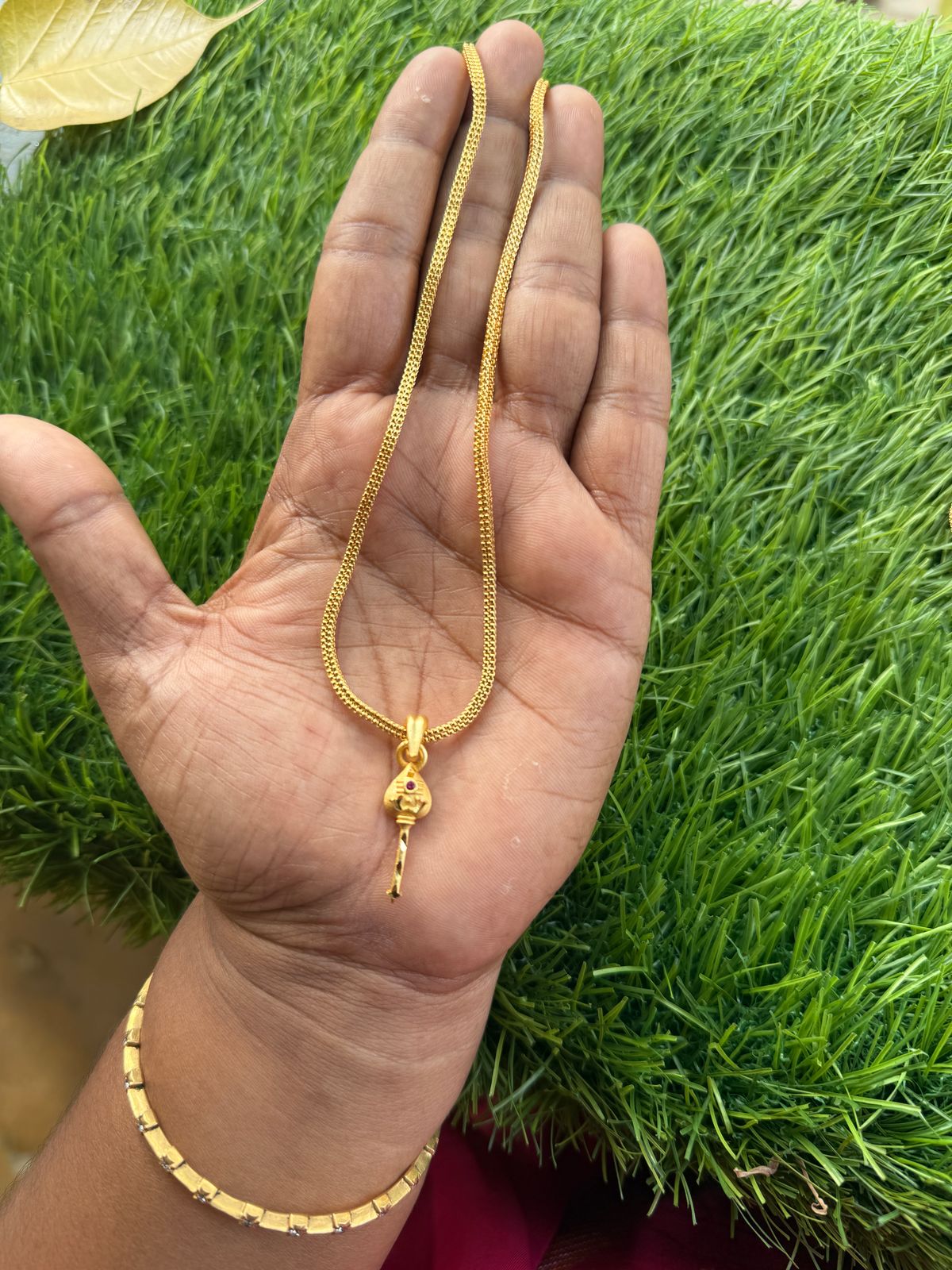 Trending simple gold finish chain