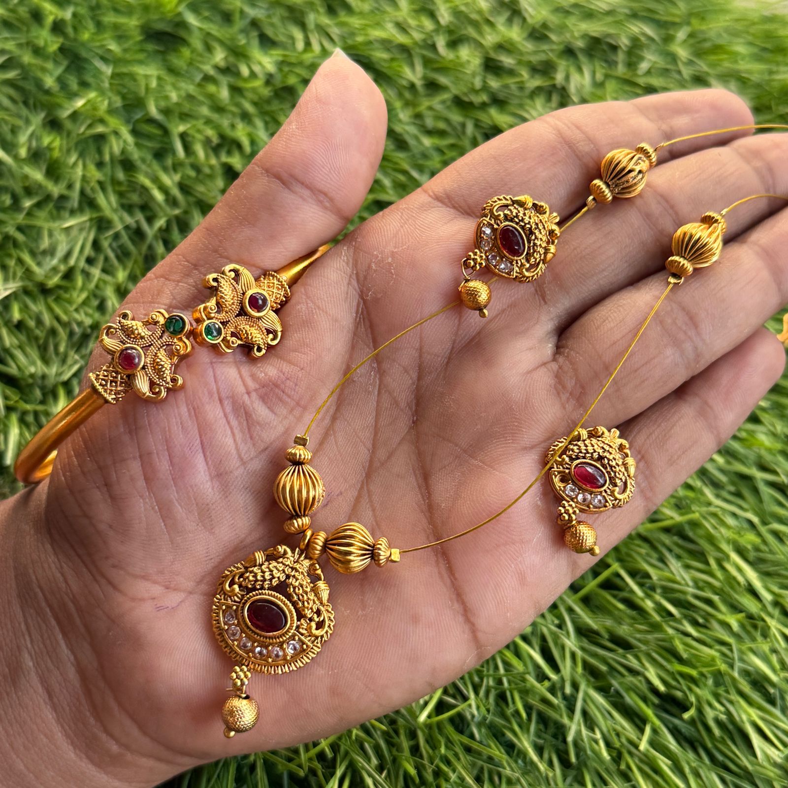 gold ball chain with kemp design