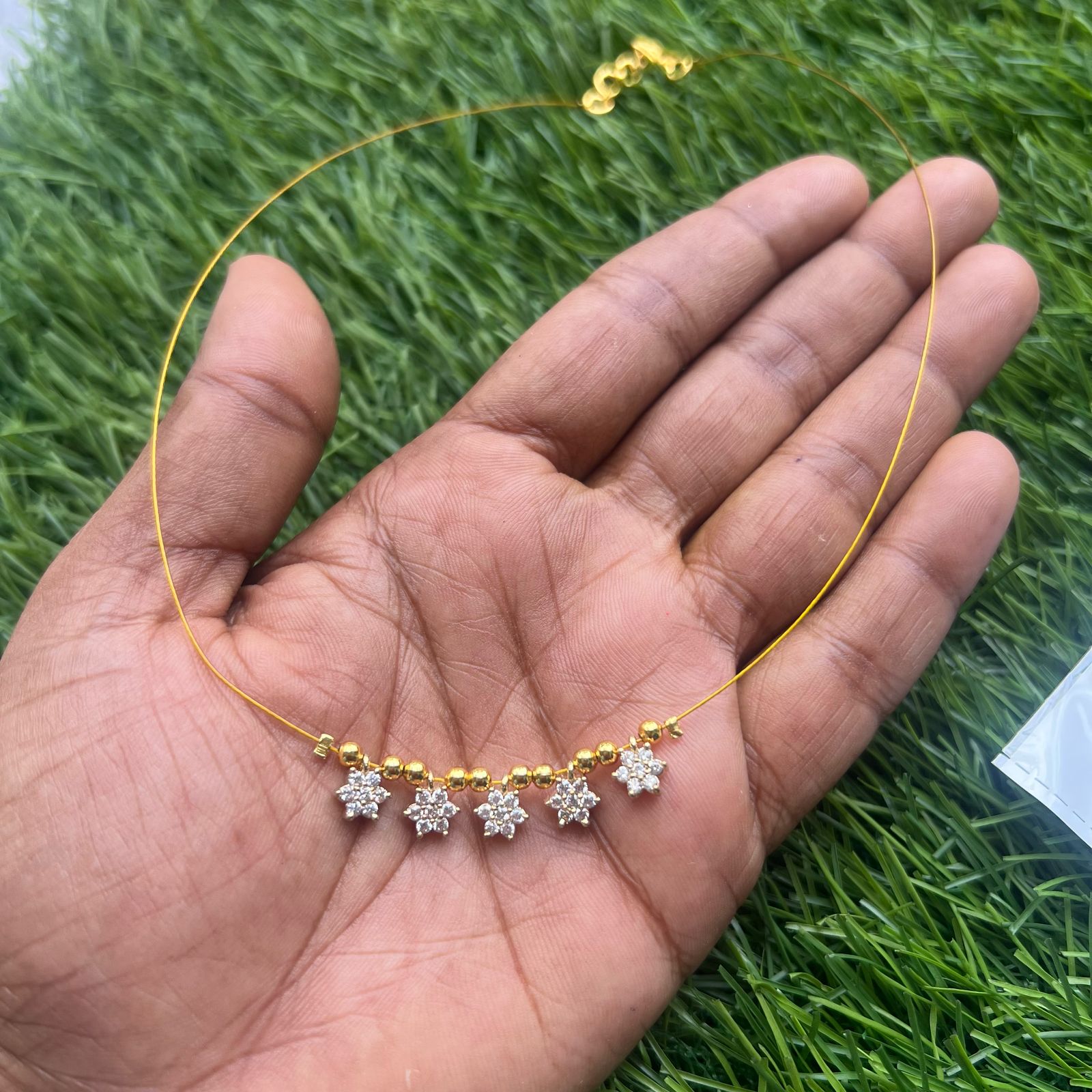 INVISIBLE FIVE FLOWER CHAIN