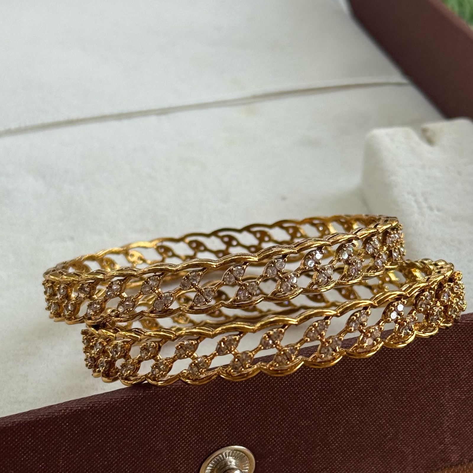 Gold plated trendy boll design Bangles