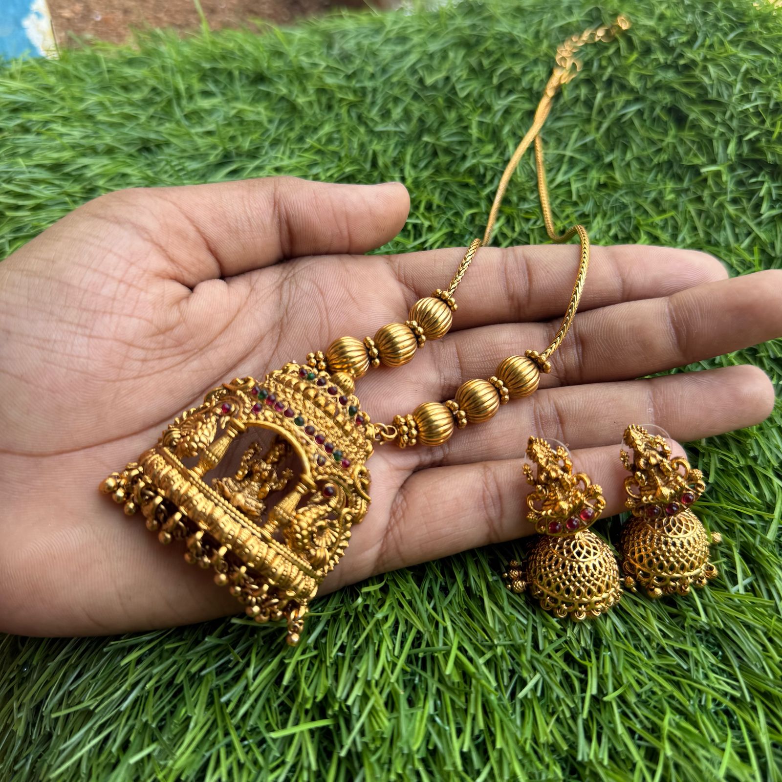 Oval Shaped Neckchain Oval Shaped Neckchain