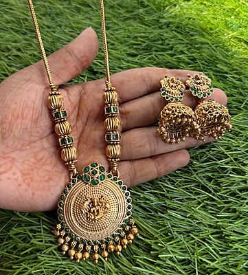 boll with rubi stone neck piece boll with rubi stone neck piece