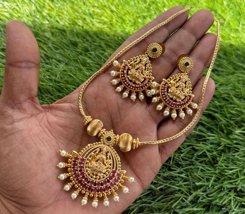 traditional Choker Neckpiece