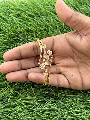 Circle Shape with white stone gold plated Bracelet Circle Shape with white stone gold plated Bracelet