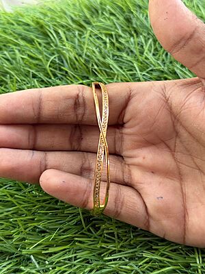 Circle Shape with white stone gold plated Bracelet Circle Shape with white stone gold plated Bracelet