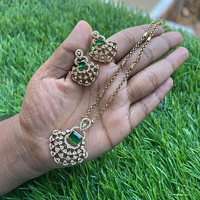 Floral Creeper Neckchain Floral Creeper Neckchain
